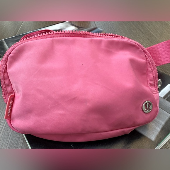 Lululemon Everywhere Belt Bag - Picture 11 of 11